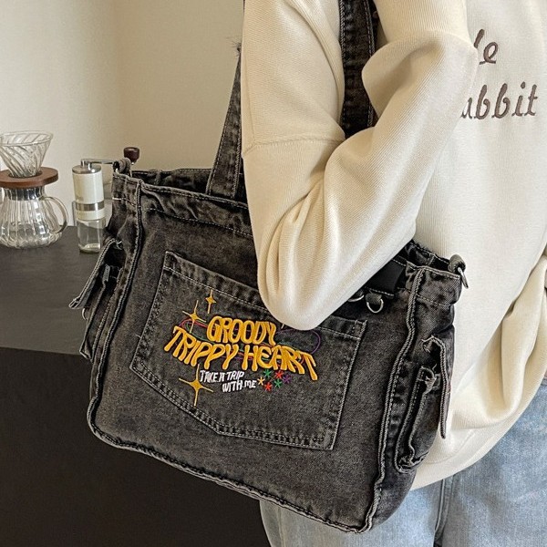 New vintage denim bag for Spring/Summer 2025, large-capacity commuter tote bag, letter-embroidered college student class shoulder bag Specification drawing