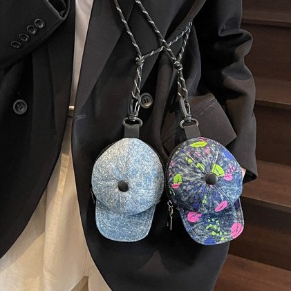 Crossbody bag, men's and women's single-shoulder mini bag, hat-shaped, sporty, casual, outdoor travel, waterproof pendant single-shoulder bag full figure
