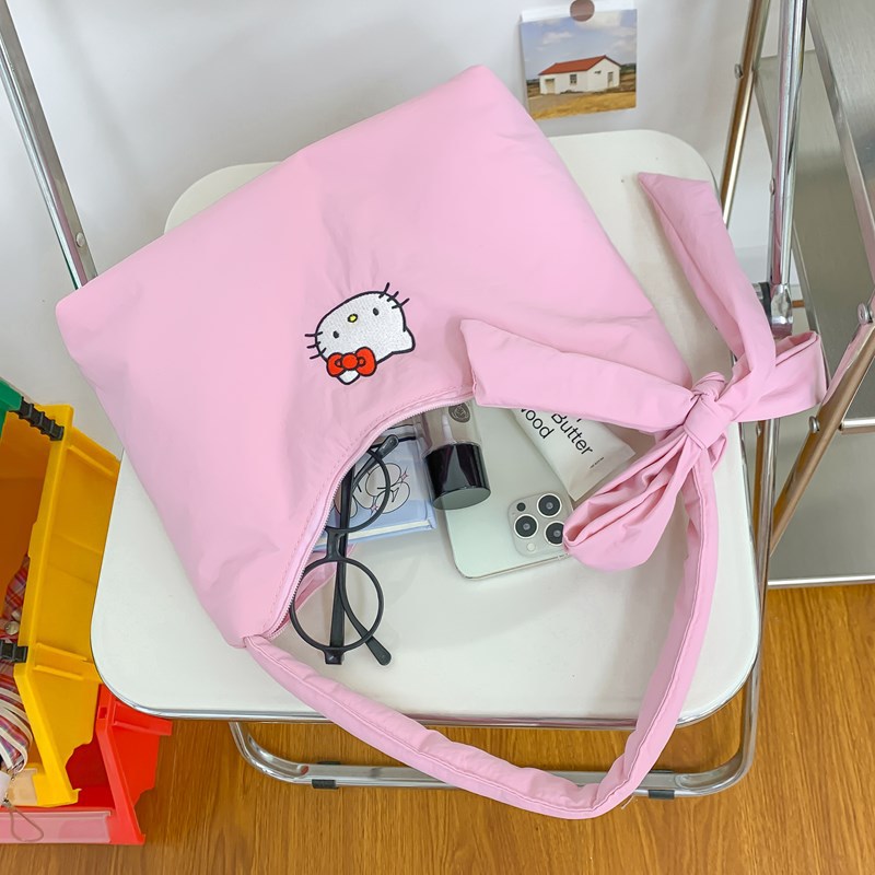 Bow bag for women 2024 autumn/Winter new underarm bag, cute and versatile shoulder bag, large-capacity commuter tote bag Application Scenario