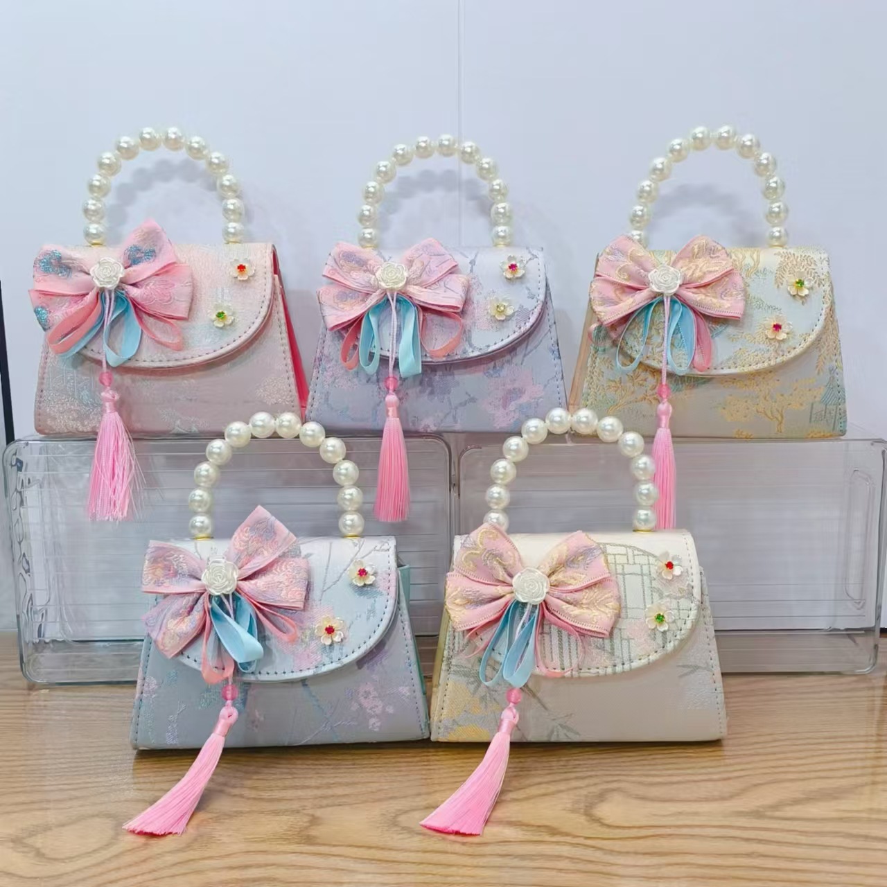 New ancient-style children's bags, cute crossbody bags for girls, Chinese-style single-shoulder bags for girls' outings, and handbags full figure