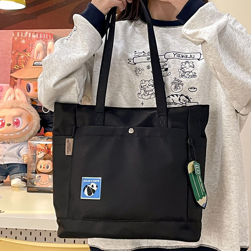 Tote bag, single-shoulder Korean version for female students, large-capacity single-shoulder bag for office workers, university class bag, simple autumn and winter commuting bag full figure