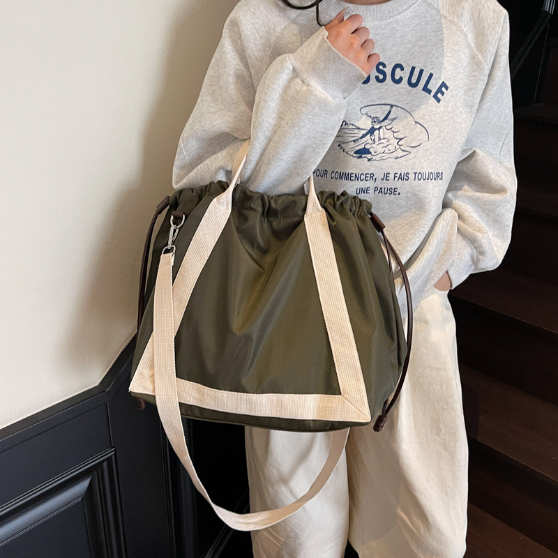 Cross-border 2025 New crossbody bag, large-capacity sports and commuting versatile single-shoulder bag, fashionable drawstring hand-held women's bag Specification drawing