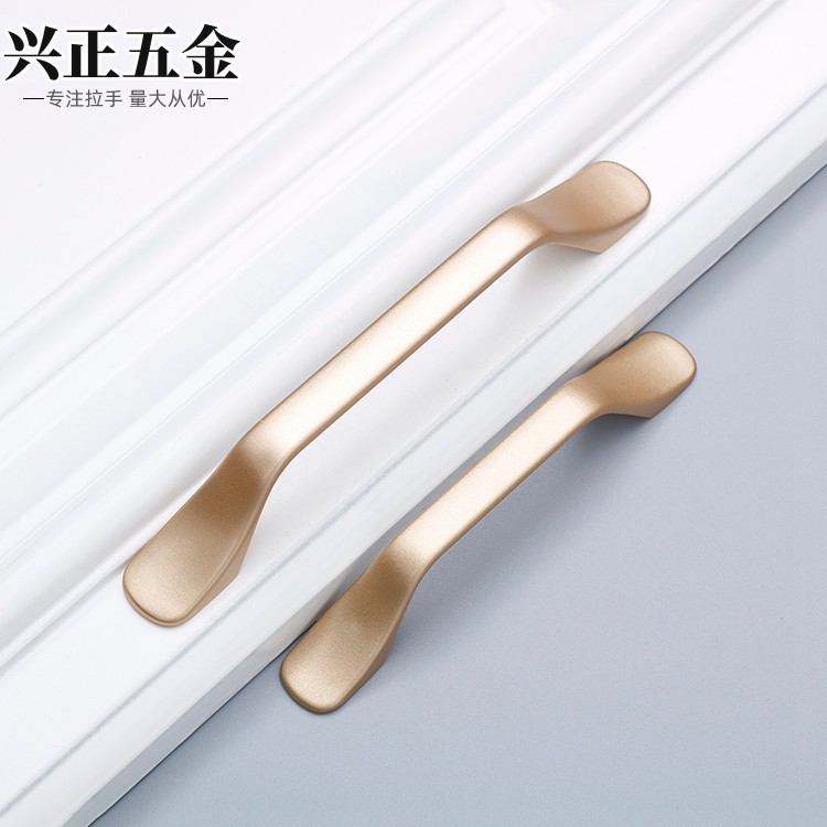 Wholesale of American-style simple Roman black zinc alloy handles, gold wardrobe doors, drawers, simple furniture, shoe cabinet handles details Picture