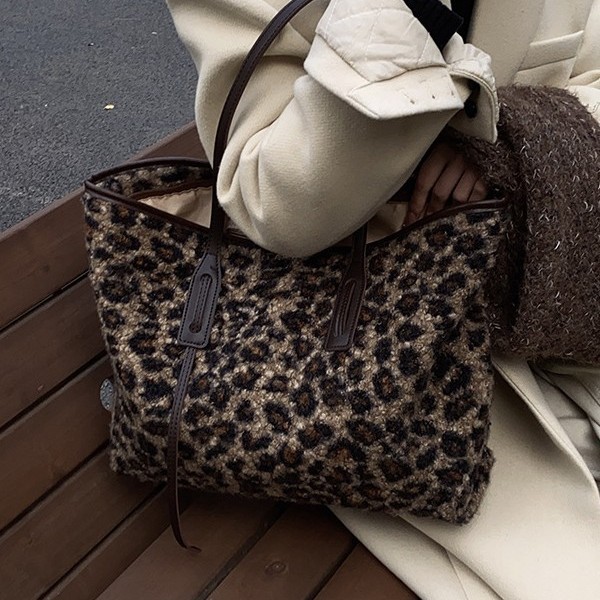 Winter stylish and high-quality pendant 2024 Leopard print casual new large-capacity fashionable single-shoulder crossbody handbag for women Specification drawing