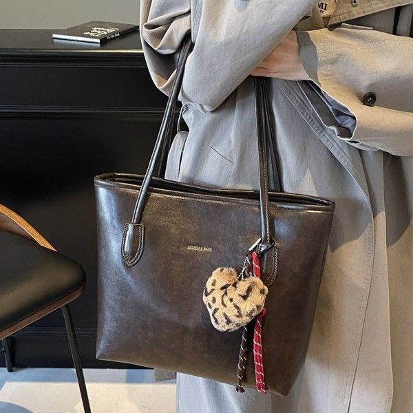 Fashionable autumn and winter new women's handbag, high-end texture, large capacity, lazy commuting bag for work, casual single-shoulder bag Application Scenario
