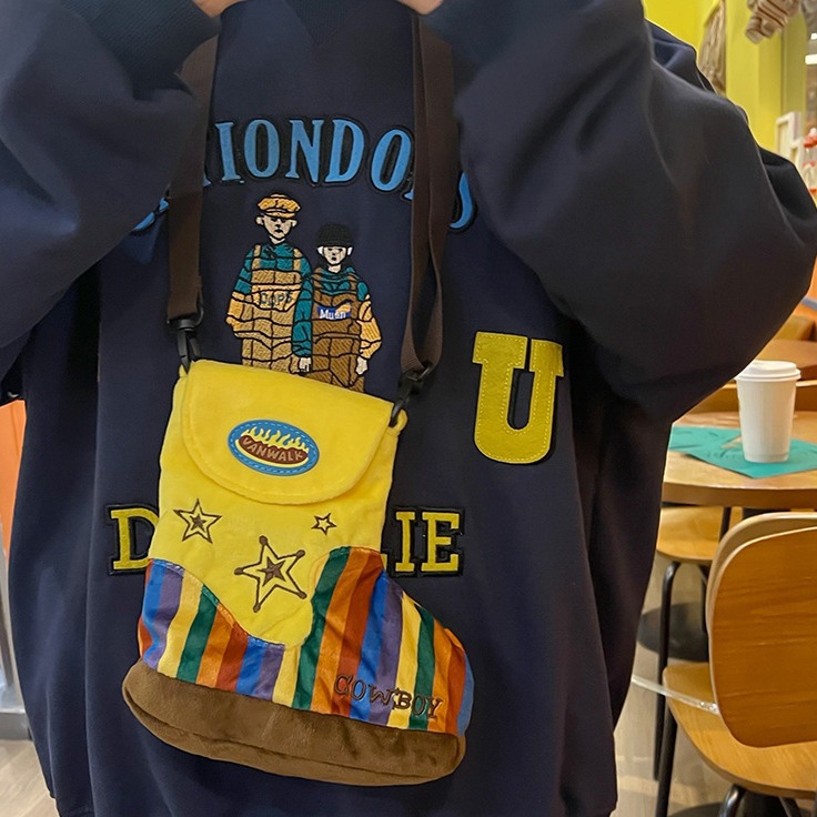 Wholesale of 2023 new trendy and fashionable single-room crossbody bags and rain boots bags for girls with unique and niche design details Picture