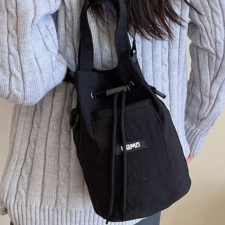 The new Spring 2025 stylish and niche bucket bag is a trendy, casual and high-quality single-shoulder crossbody bag for women details Picture