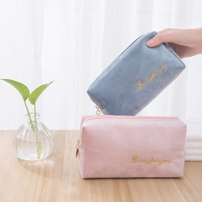 Ins-style flannel makeup bag, large-capacity hand-held bag, portable women's toiletry bag, travel simple waterproof storage bag Specification drawing