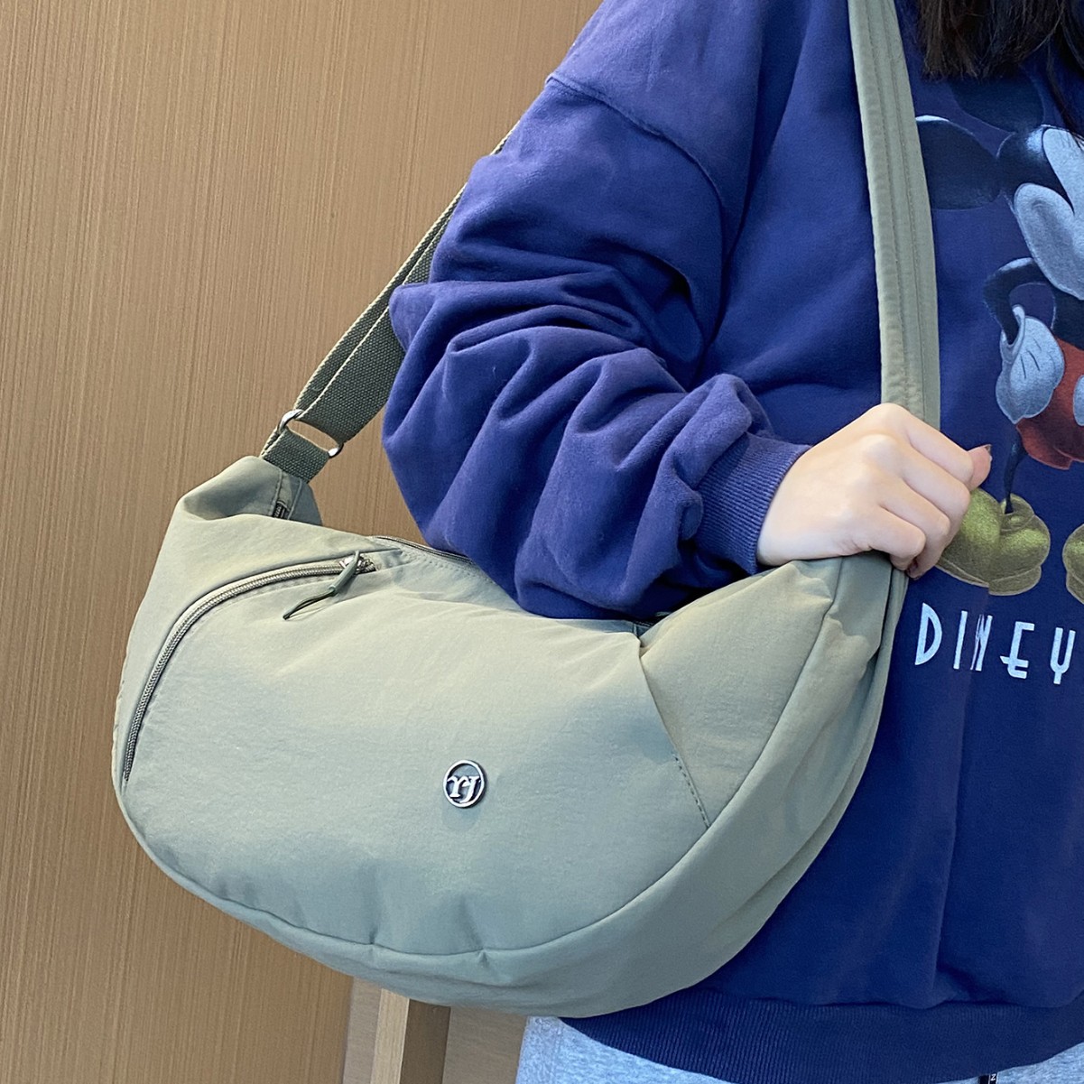 Solid color single-shoulder women's bag, new urban simple nylon bag, casual crossbody bag, women's dumpling bag for autumn 2024 Application Scenario