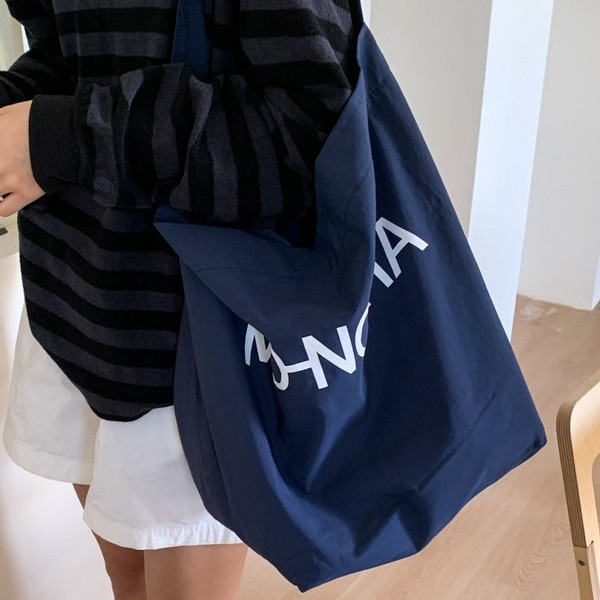 A new Korean-style laid-back canvas bag for girls with Instagram letters, a versatile large-capacity single-shoulder bag for casual commuting details Picture