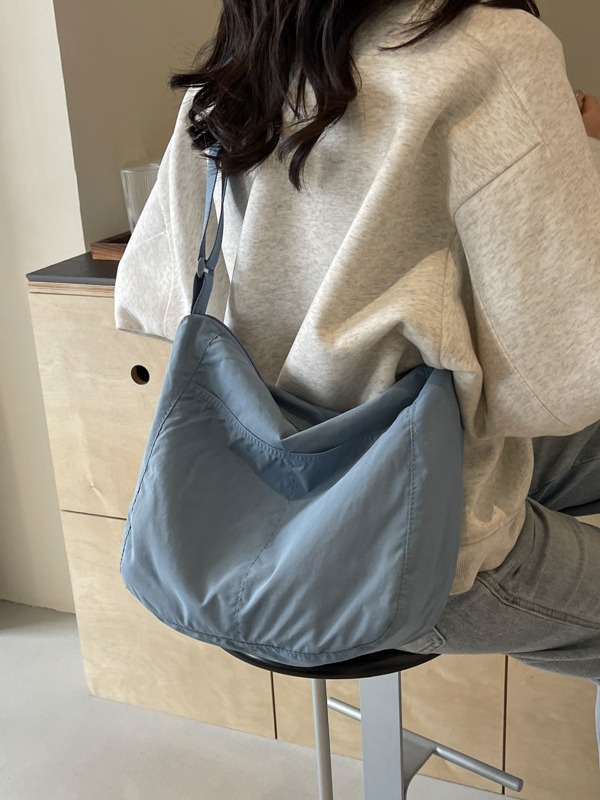 Japanese-style casual and fresh nylon fabric crossbody bag, light and simple solid-color single-shoulder bag, large-capacity student class bag Application Scenario