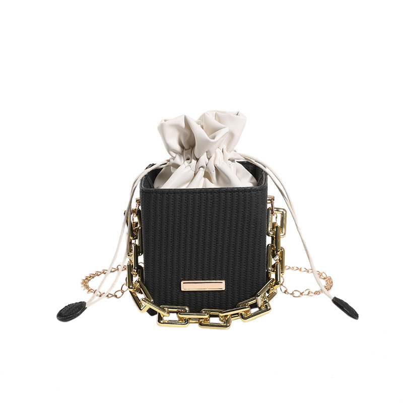 The 2023 new style drawstring women's bag is trendy, casual and fashionable, with a waist chain single-shoulder crossbody bag and a stylish chain hand-held small square bag Item Picture