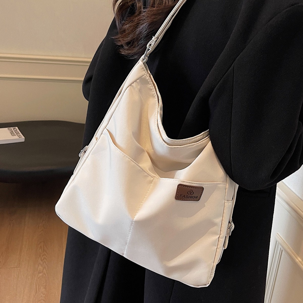 Autumn three-in-one backpack, single-shoulder crossbody bag, 2024 new stylish large-capacity bag, Korean version commuter student bag Application Scenario