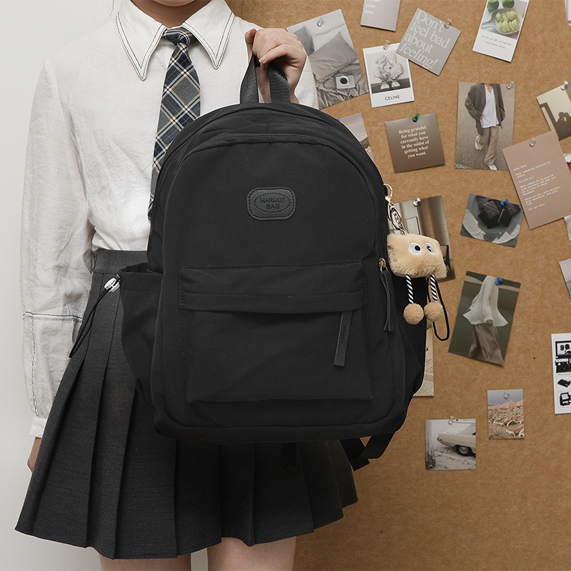 Simple and versatile schoolbag for junior high school girls 2025, fashionable backpack for niche high school and primary school students, travel backpack trend Application Scenario