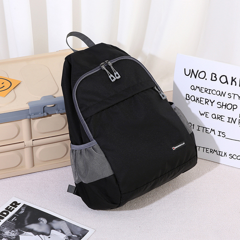 New lightweight, foldable, waterproof and wear-resistant backpack for children, large-capacity hiking bag, water-resistant outdoor casual bag Application Scenario