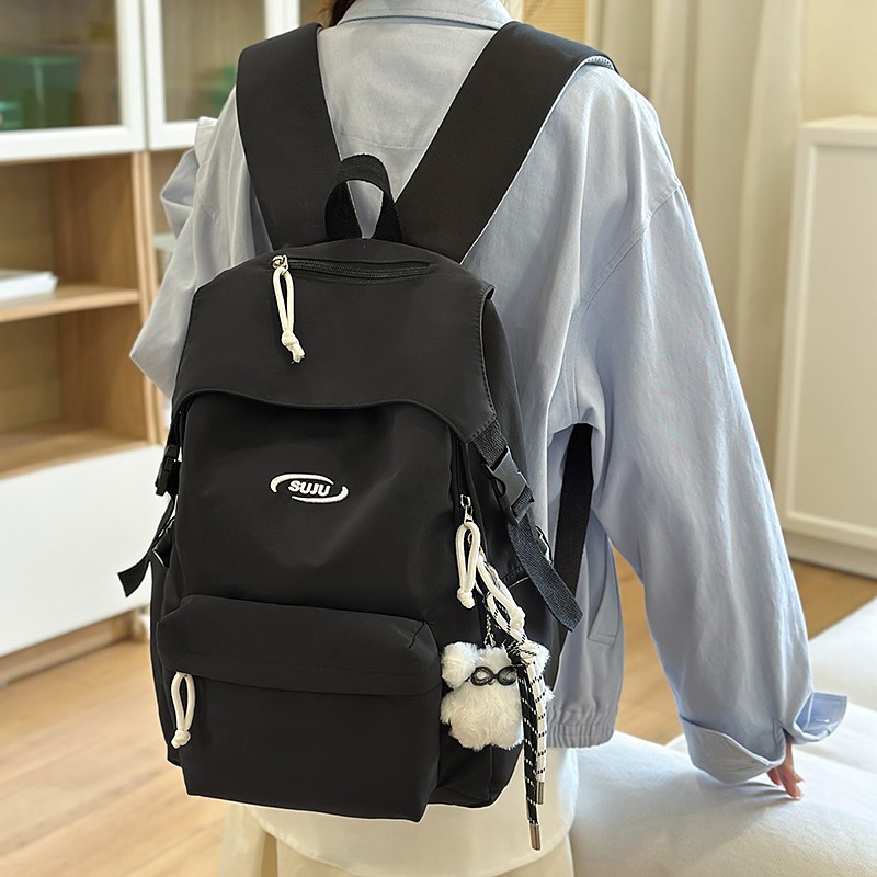 A new 2025 large-capacity travel bag with a high aesthetic level, a casual backpack for Japanese junior and senior high school students, and a university backpack Application Scenario
