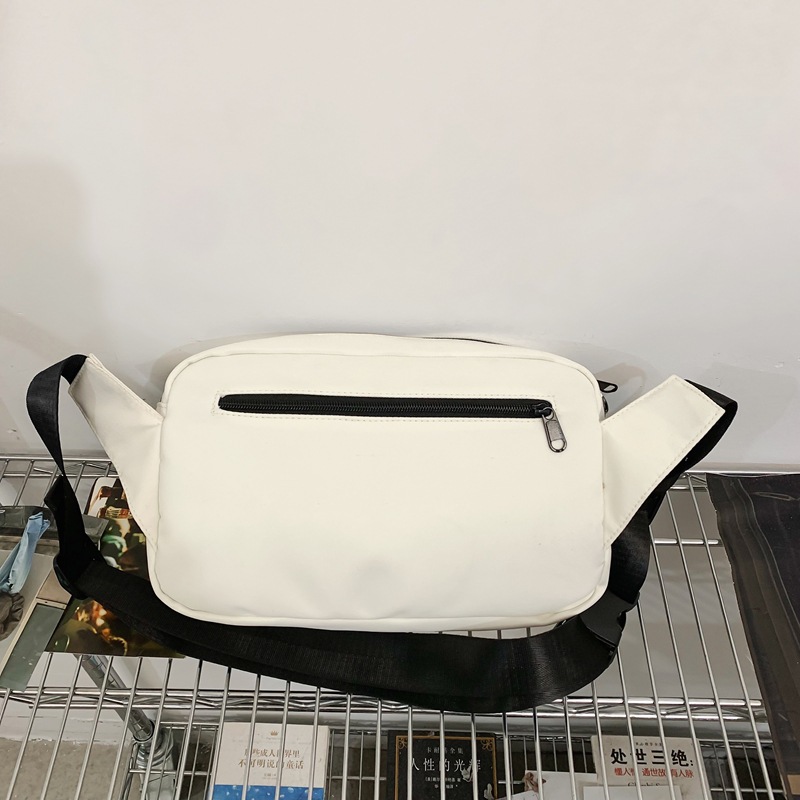 A simple and lightweight cycling crossbody bag, a Korean-style Instagram streetwear couple casual sports single-shoulder bag Specification drawing