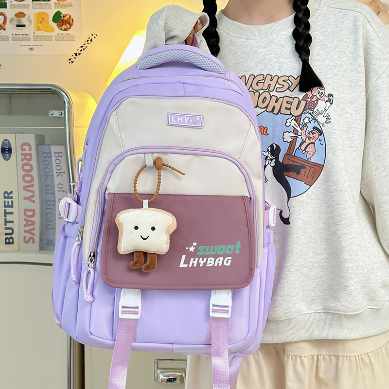 New breathable, weight-reducing and spine-protecting junior high school backpack for girls, cute. Large-capacity candy-colored backpacks for grades three to six Application Scenario