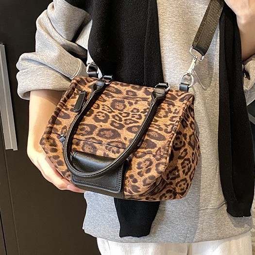 Retro single-shoulder underarm bag, crossbody fashionable box bag, large-capacity tote bag, new leopard print handbag Specification drawing