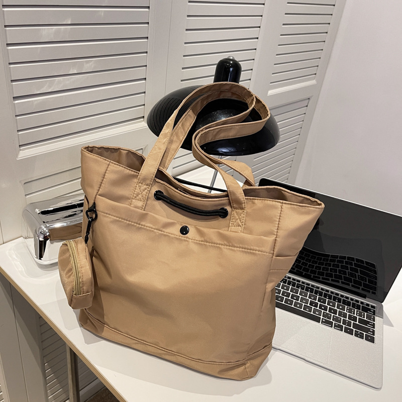 Korean retro and artistic style single-shoulder bag, large-capacity hand-held single-shoulder commuter bag, fashionable and casual tote bag for women full figure