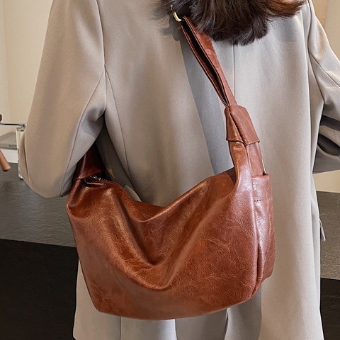 Autumn and winter retro large-capacity commuter bag 2024, laid-back style dumpling bag, fashionable and casual crescent bag, crossbody bag Specification drawing
