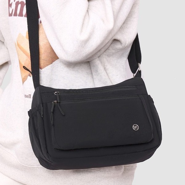 Hot-selling casual large-capacity women's bag with multiple layers, lightweight single-shoulder bag, fashionable nylon, simple and stylish crossbody bag details Picture