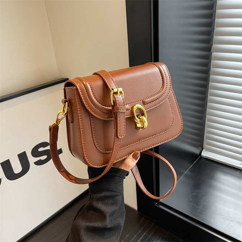 This 2023 new stylish and versatile crossbody bag exudes a sense of sophistication and is a trendy and casual single-shoulder bag full figure
