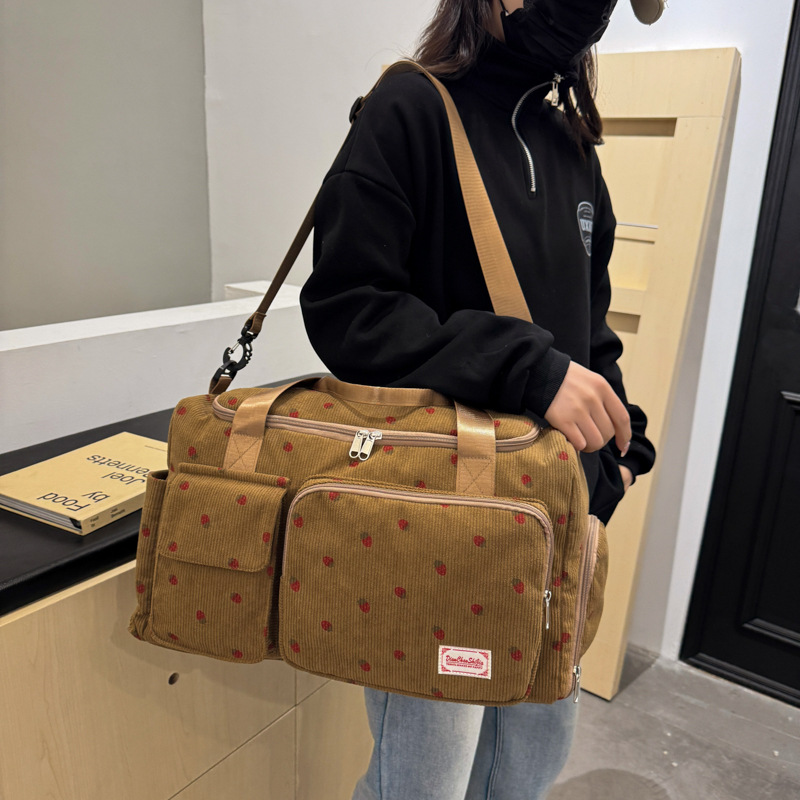 Cute printed fashionable travel bag, large-capacity independent shoe compartment, pregnant and postpartum bag, lightweight portable sports and fitness bag Application Scenario