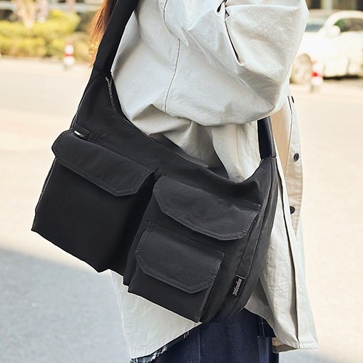 Cross-border casual single-shoulder bag for women, 2025 new Korean-style simple underarm bag, large capacity, lightweight nylon fabric handbag Application Scenario