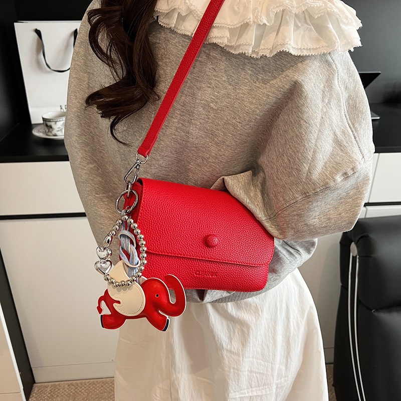 The 2025 new high-end, stylish, casual and versatile commuter single-shoulder bag is a solid color crossbody bag that is both stylish and versatile for women details Picture
