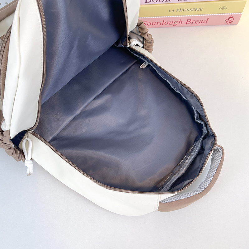 2024 New fashionable and trendy computer bag with contrasting colors, large-capacity backpack, student schoolbag, women's Korean version lightweight backpack Application Scenario
