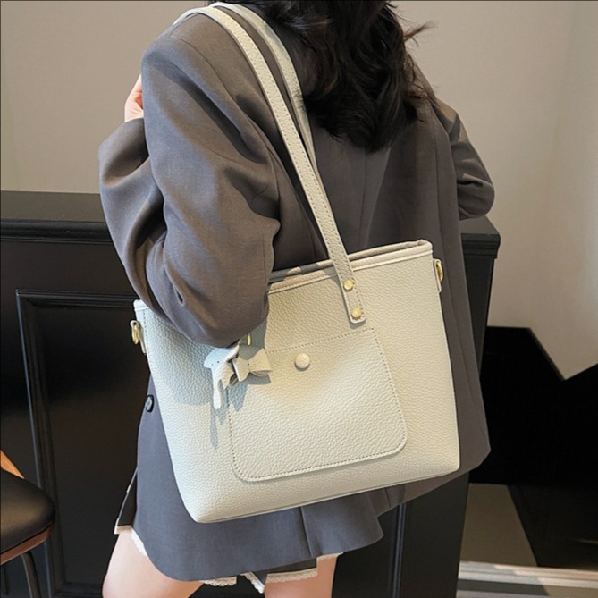 High-end, fashionable, large-capacity tote bag for women 2025 new style, simple solid color, versatile commuting single-shoulder crossbody bag full figure