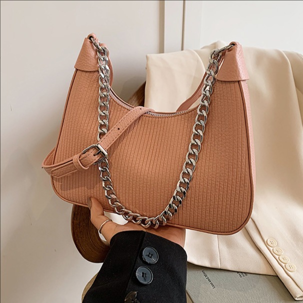 Trendy and fashionable chain hand-held underarm bag for women, 2025 new Korean version, stylish and high-end quality single-shoulder crossbody bag full figure