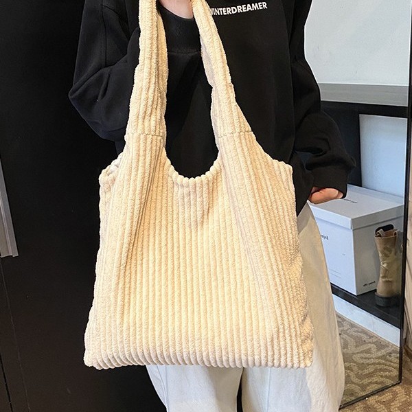 Fashionable velvet large-capacity bucket bag 2024, a new Korean style fashionable single-shoulder underarm bag with a trendy texture for women details Picture