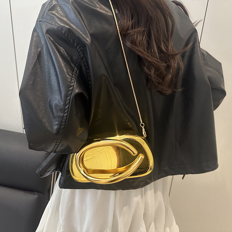 2025 New European and American trend round box hand-held dinner bag mini small bag, retro metal handle single-shoulder crossbody bag details Picture
