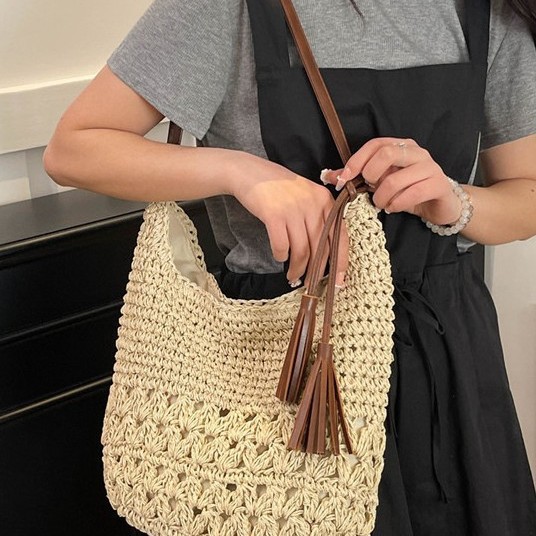 New, niche, hollowed-out tassel bag, seaside vacate-style beach bag, and fashionable women's bag Specification drawing