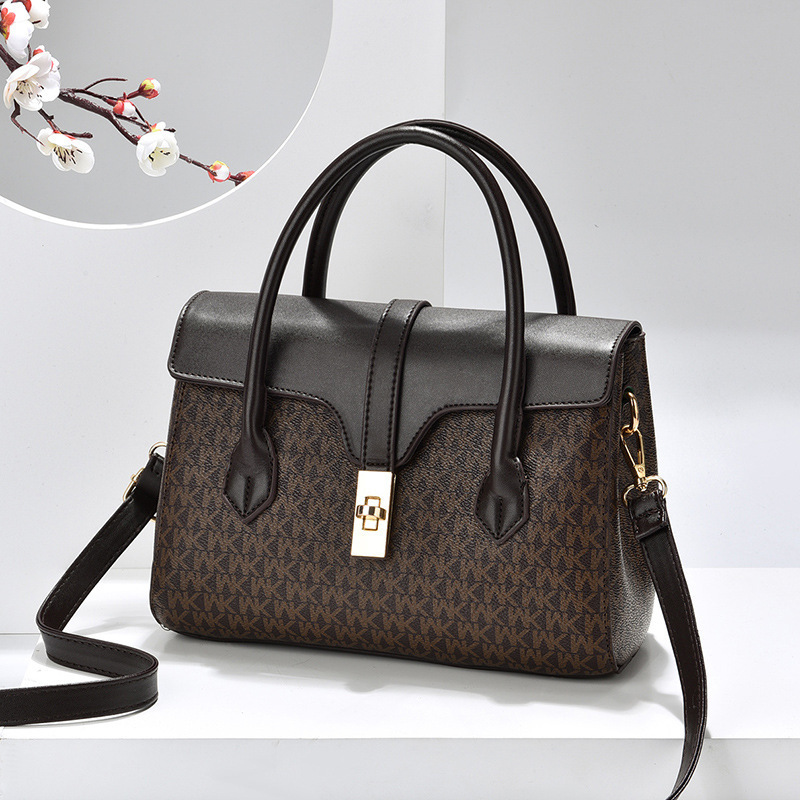 Wholesale of women's bags 2022 new style fashionable printed handbags, large-capacity casual single-shoulder crossbody, cross-border foreign trade consignment Application Scenario