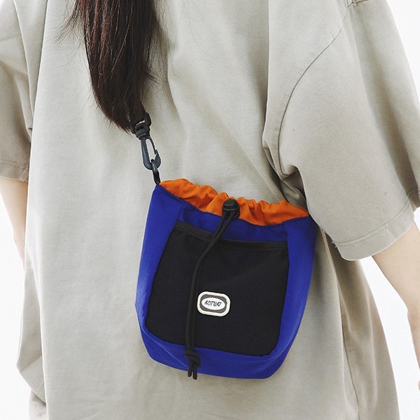 Fashionable and lightweight storage bag, multi-functional single-shoulder backpack, camera bag, drawn-out storage bag, hand-held contrasting color men's and women's crossbody bag Application Scenario
