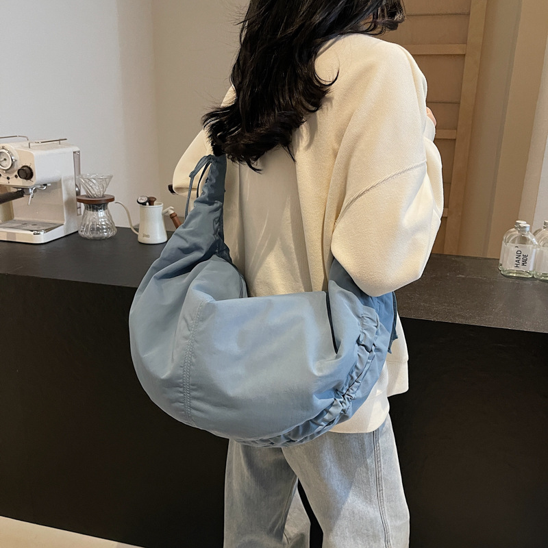 New crossbody horn bag, wandering bag, large-capacity drawstring dumpling bag, workwear crossbody bag, crescent bag, student class bag details Picture