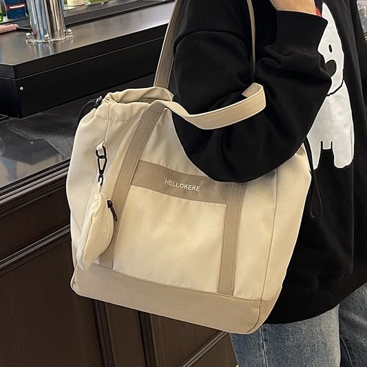 The 2024 new large-capacity fabric commuting bag is a simple and versatile tote bag for students' classes full figure