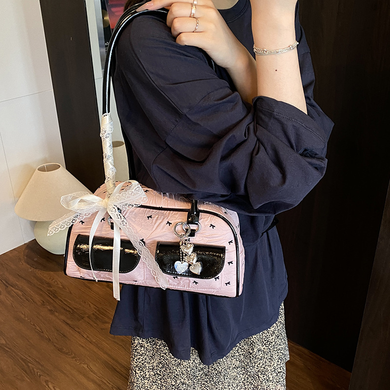 2025 New Korean-style handbag, large capacity bowling bag, versatile and patchwork single-shoulder bag, fashionable underarm bag, women's bag details Picture