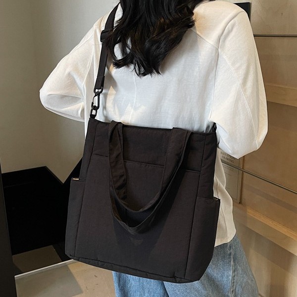 Korean version large-capacity canvas bag, multi-pocket tote bag, highlighting the fashionable commuting crossbody bag feel, tote bag details Picture
