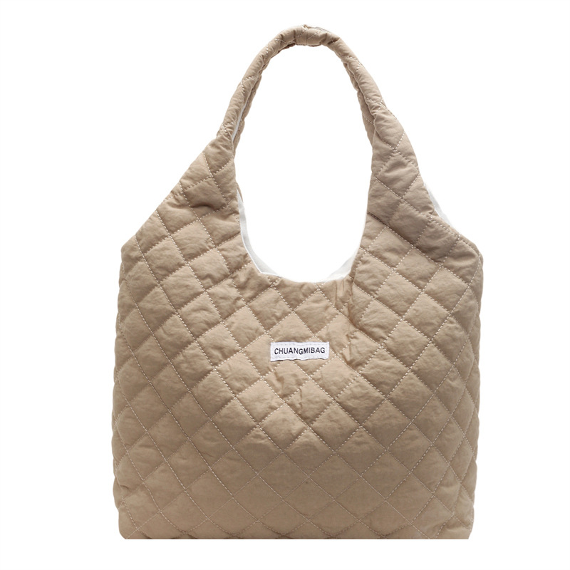 The new handbag features a large-capacity winter diamond underarm bag, a fashionable and retro casual shoulder bag, and a versatile tote bag for women Item Picture