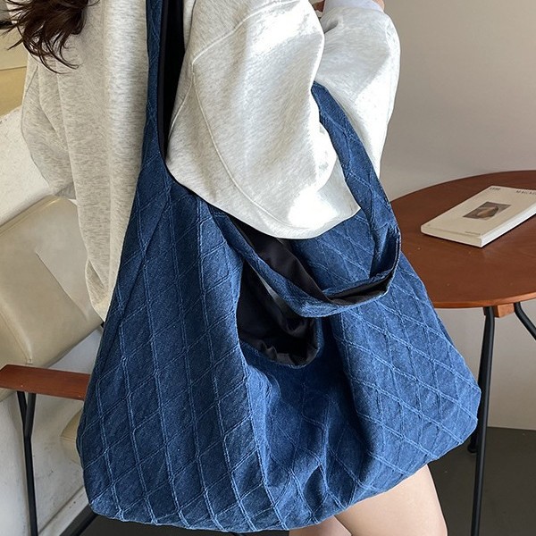 Bag Girl 2025 Spring New Trendy denim diamond-patterned single-shoulder tote bag, simple and large-capacity commuter bag, underarm bag Specification drawing