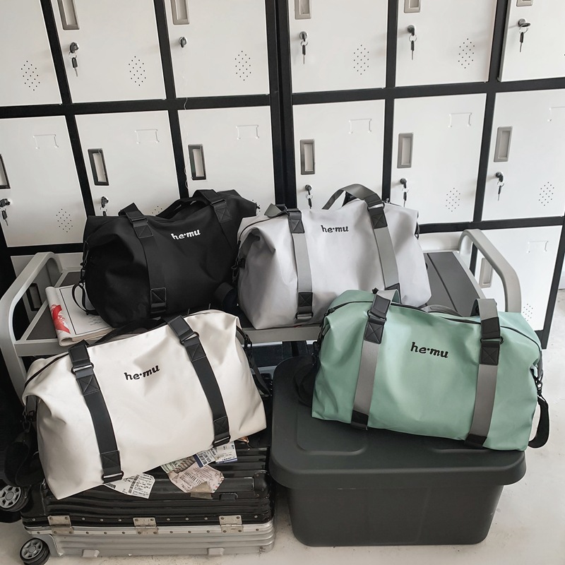 Korean-style trendy and lightweight swimming fitness bag, couple style single-shoulder crossbody sports storage bag, short business trip travel bag Application Scenario