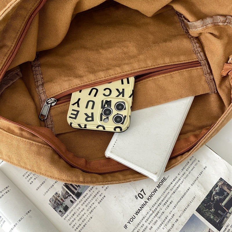 Order a new Japanese streetwear single-shoulder bag for women, a laid-back style solid color muji retro washed canvas bag Application Scenario