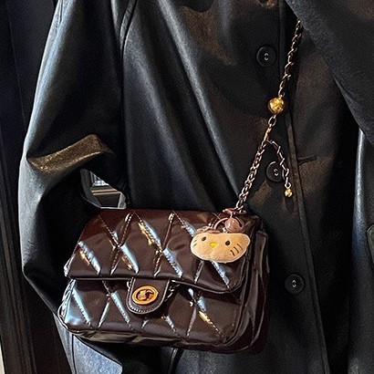 The 2024 new Chanel-style women's bag is stylish, with a simple and high-end diamond-shaped design. It features a coin purse, a mobile phone case, and a small square bag full figure