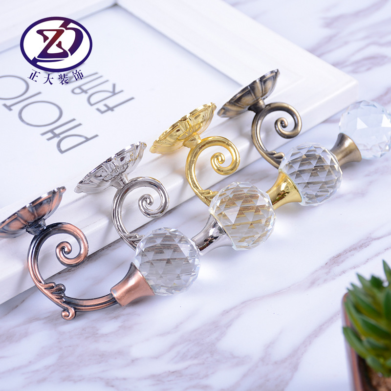 The manufacturer supplies European-style curtain hooks, zinc alloy crystal wall hooks, living room and bedroom window decorations, and curtain accessories for cross-border use full figure