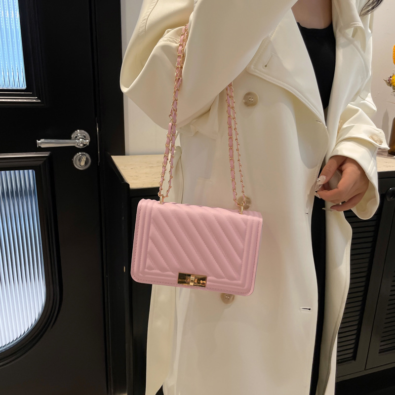 In the 2024 autumn and winter collection, new fashionable women's bags, single-shoulder bags, hand-held bags with a high-quality feel and large capacity for commuting crossbody bags will be launched on Instagram details Picture