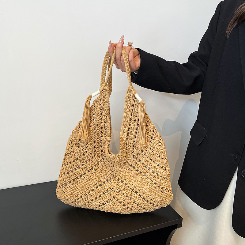 Artistic and retro straw woven women's 2025 new style trendy ethnic style tote bag with hollowed-out large capacity woven bag, trendy full figure